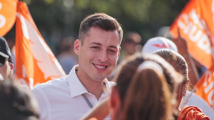 Juicios lo convierten en el favorito rumbo a la presidencia de EU