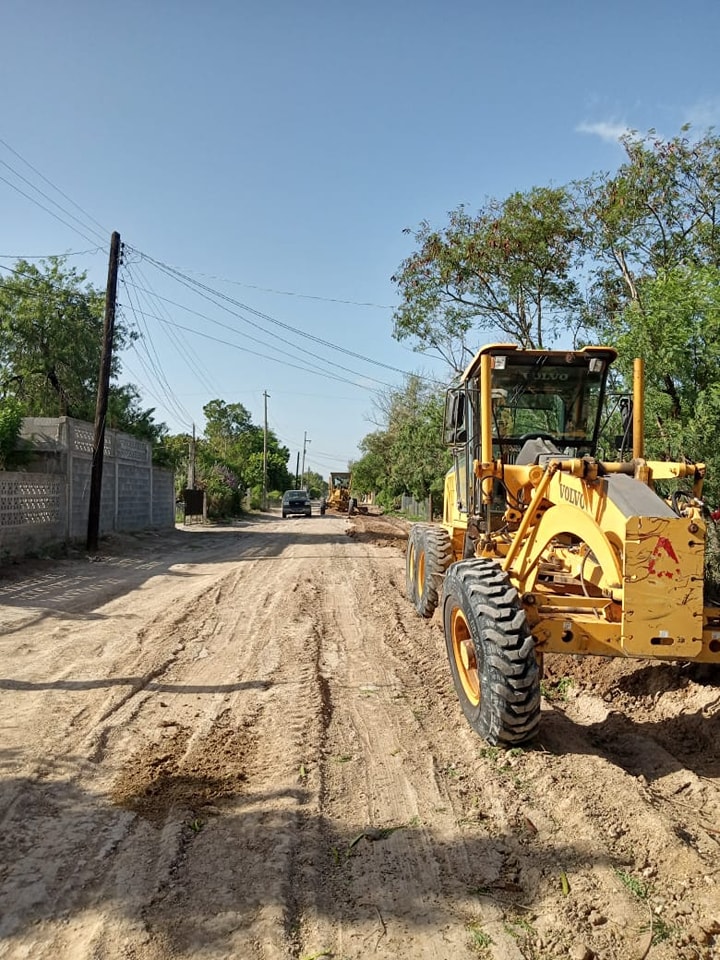 Cientos de familias beneficiadas con rehabilitación de calles de terracería
