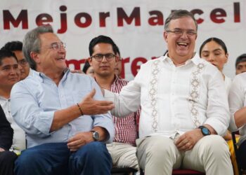 Un papá roba becas de su hija y además la bloquea para evitar reclamos