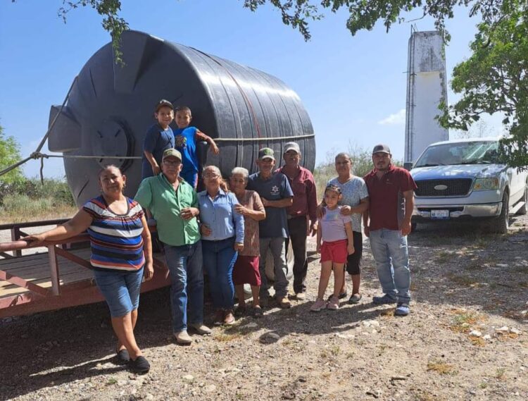 Dona Ayuntamiento de Méndez tanque para almacenar agua al ejido “Las agujitas”