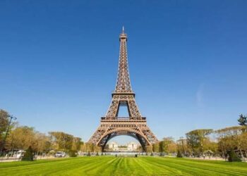 Violan a turista mexicana entre cinco sujetos en torre Eiffel de Paris, liberan a detenidos…