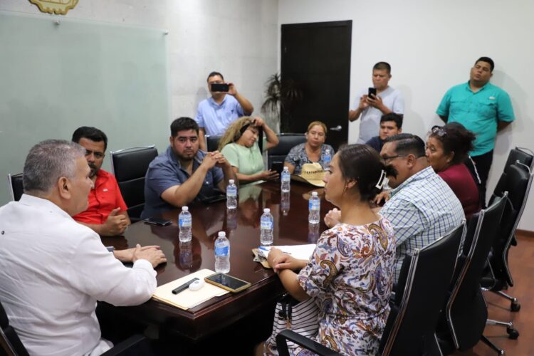 Resuelve gobernador Américo, demandas de los trabajadores de la Secretaría de Salud