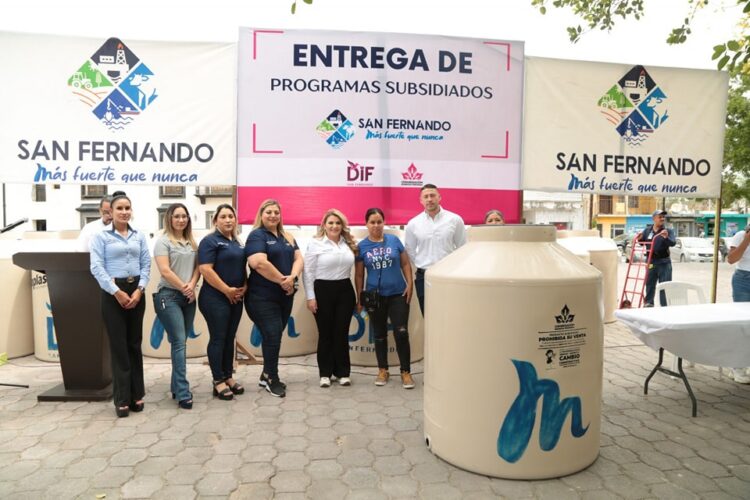 DIF consigue tinacos para familias más necesitadas