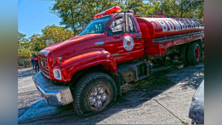 A TAMBOR BATIENTE/EL CAMIÓN DE BOMBEROS DE IHSA… ¿DÓNDE QUEDÓ?