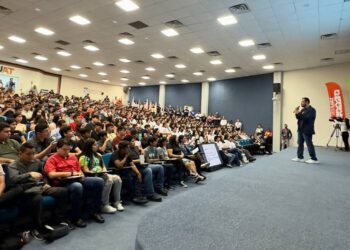 Inaugura Américo Villarreal proyecto en planta Valeo de Río Bravo