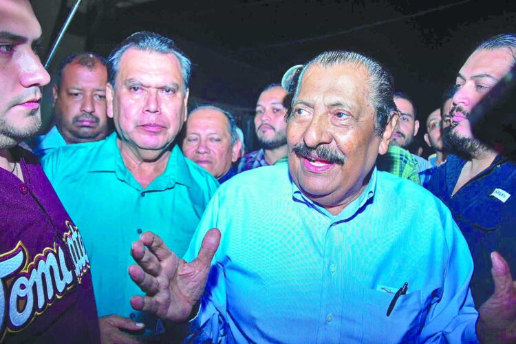 A TAMBOR BATIENTE / LAS PAREDES OYEN…