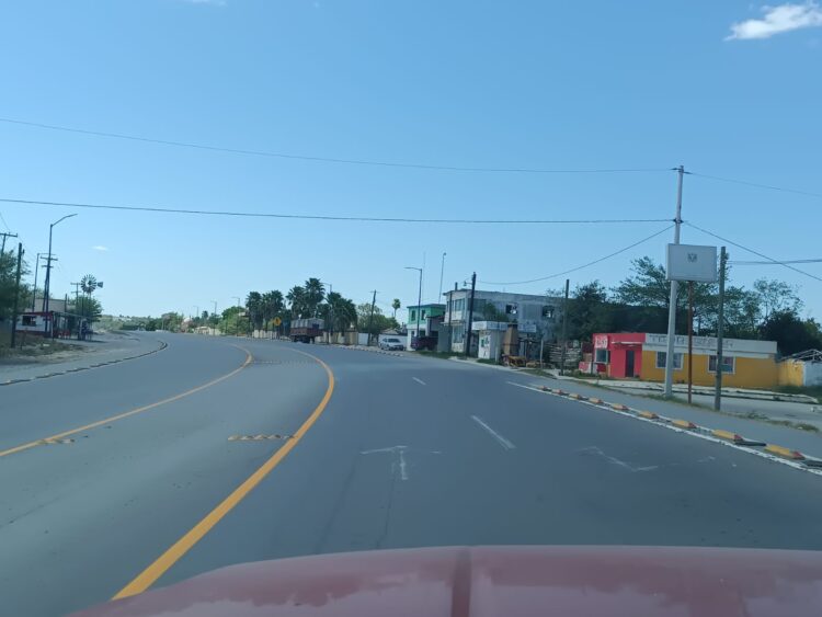 Carretera en la colonia Paso Real parece pista de carreras