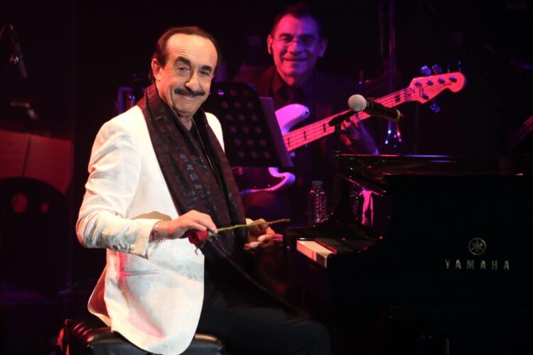 A TAMBOR BATIENTE/¡AGUAS CON LOS MAESTROS!