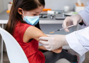Alertan por vacuna contra el dengue en menores de edad