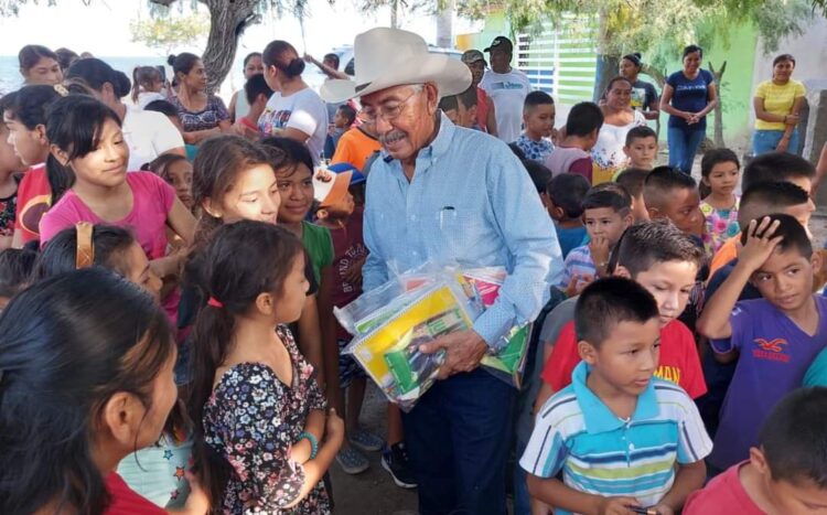 Participa Remigio García en jornada de apoyo a la niñez estudiosa