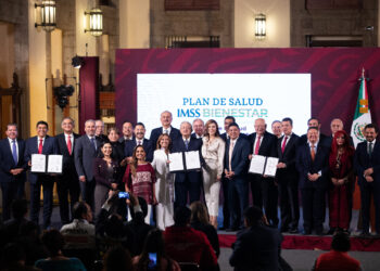 Rehabilitan asfalto de calle Escobedo