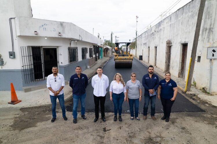 Rehabilitan asfalto de calle Escobedo