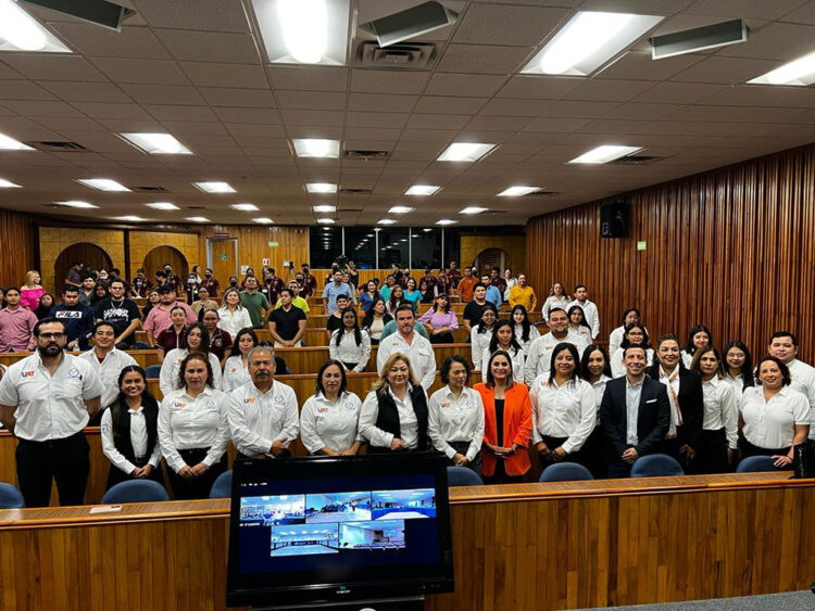 Lleva alcaldesa diversos beneficios sociales en intensa gira de trabajo