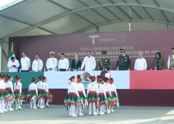 Preside gobernador de Tamaulipas desfile conmemorativo de la Revolución Mexicana