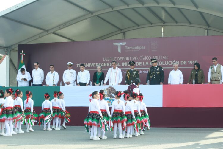 Preside gobernador de Tamaulipas desfile conmemorativo de la Revolución Mexicana