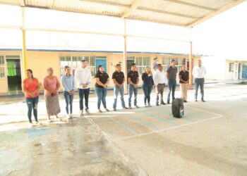 Lleva la alcaldesa Maybella Ramirez apoyo a escuela primaria de comunidad pesquera