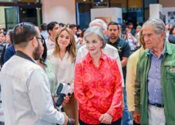 Lleva alcaldesa diversos beneficios sociales en intensa gira de trabajo 
