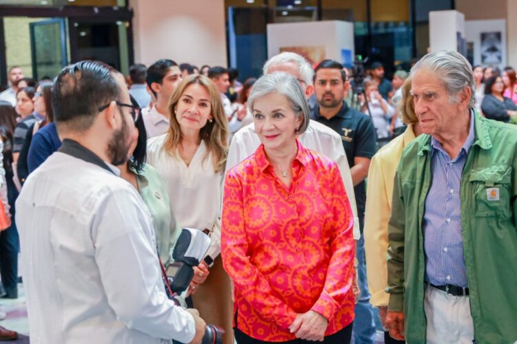 Lleva alcaldesa diversos beneficios sociales en intensa gira de trabajo
