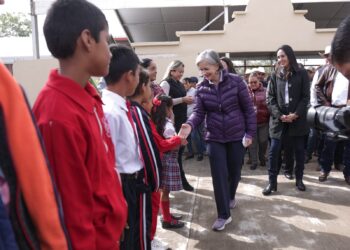 Maybella y pescadores juntos por obras para la laguna 