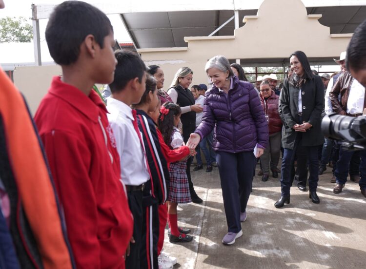 Maybella y pescadores juntos por obras para la laguna 