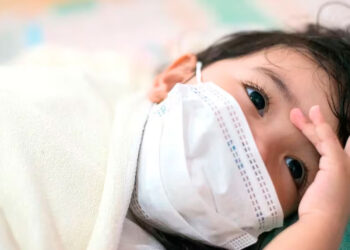 Colapsan hospitales por muchos casos de extraña neumonía en niños