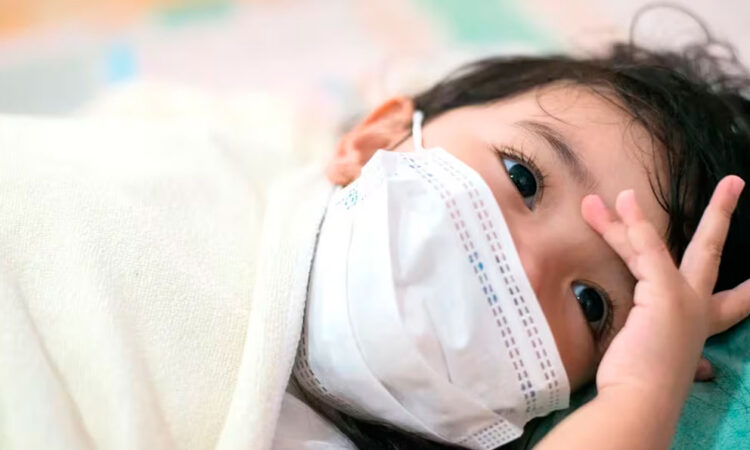 Colapsan hospitales por muchos casos de extraña neumonía en niños