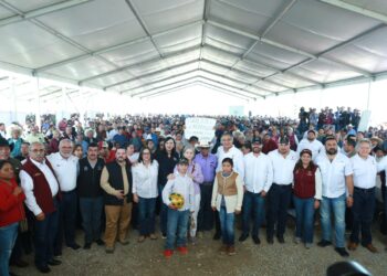 Alcaldesa alegra a niños de comunidades rurales con caravana navideña 2023 