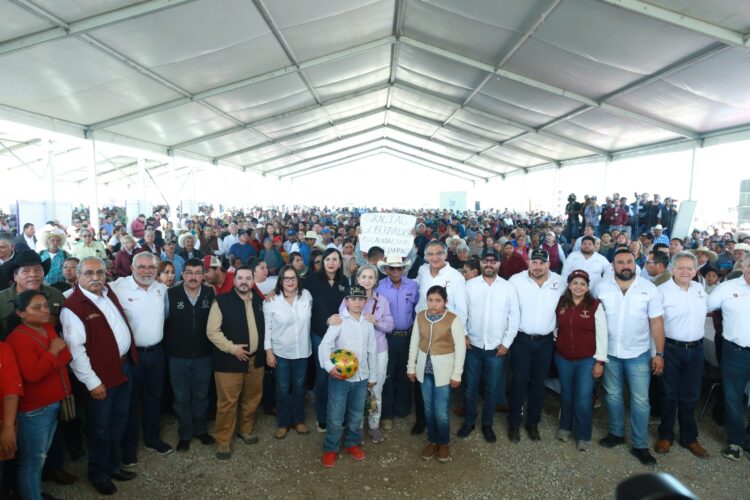 Alcaldesa alegra a niños de comunidades rurales con caravana navideña 2023 
