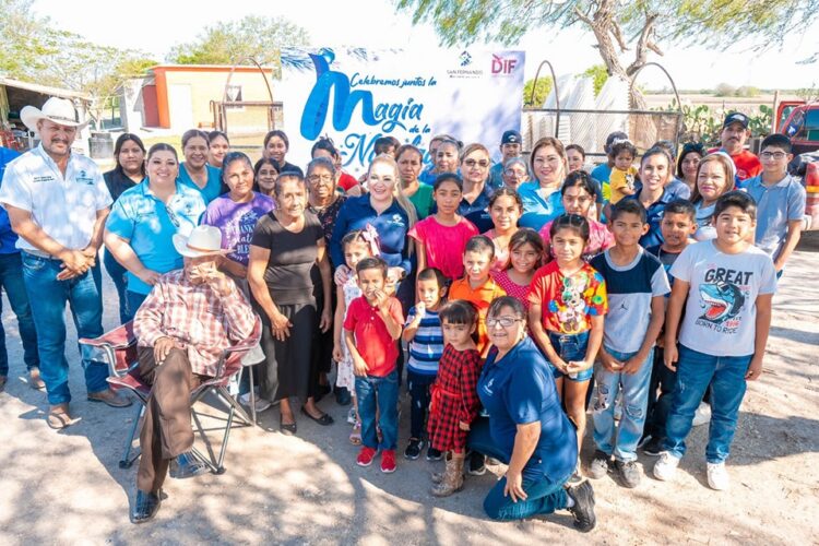 Alcaldesa alegra a niños de comunidades rurales con caravana navideña 2023