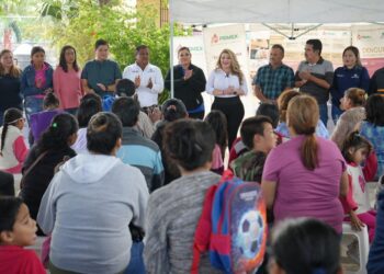 Alcaldesa al frente de jornada médica gratuita en área rural
