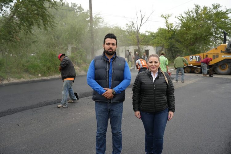Entrega alcaldesa nueva pavimentación asfáltica