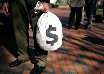 Felices adultos mayores con la 4T por aumento a 6 mil pesos a partir de enero
