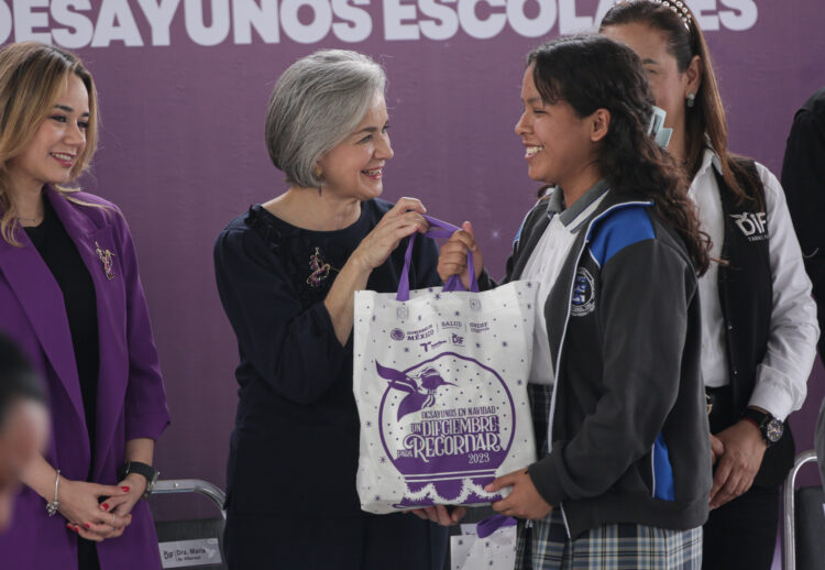 Alcaldesa alegra corazones de niños llevando caravana navideña a La Joya y Col. Américo
