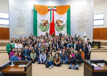 Convive la alcaldesa de San Fernando con adultos mayores