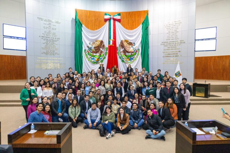 Convive la alcaldesa de San Fernando con adultos mayores