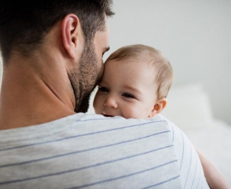 Aprueban 20 días de descanso con sueldo por paternidad