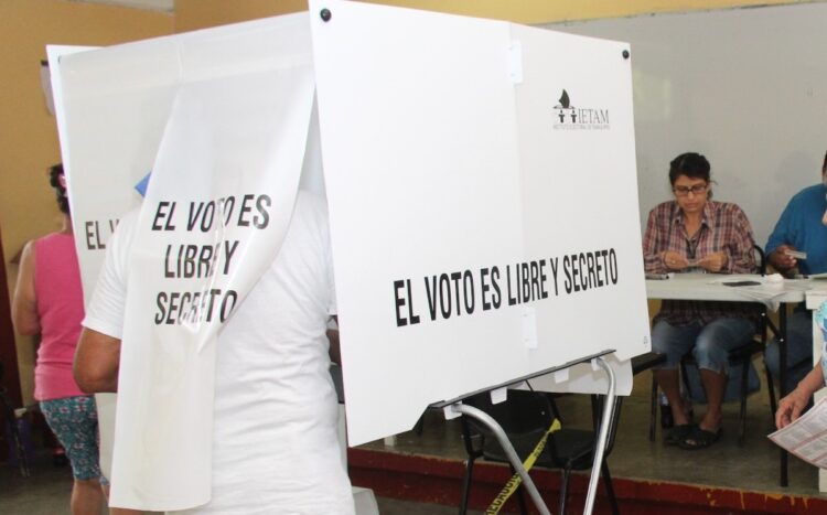 La alcaldesa Maybella Ramirez verificó trabajos de pavimentación asfáltica