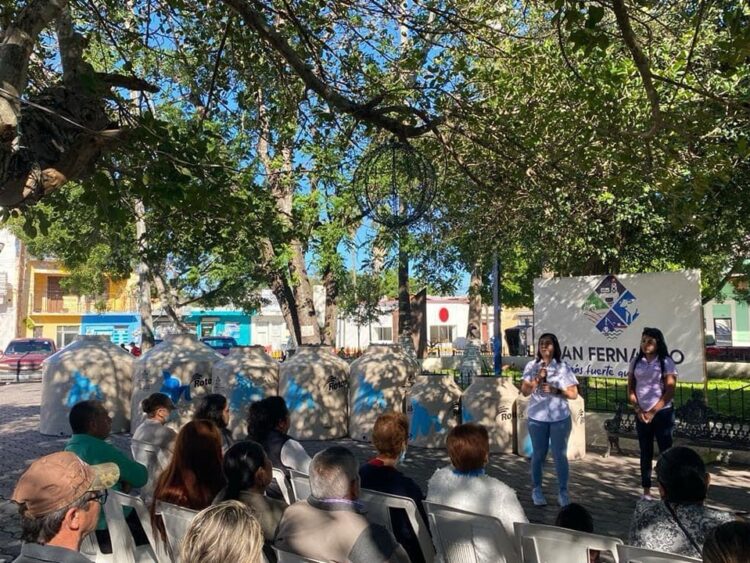 Más familias de San Fernando beneficiadas con tinacos y materiales subsidiados