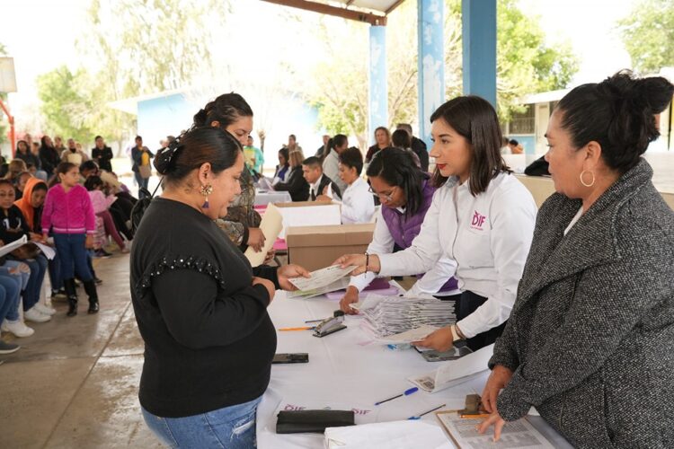 DIF entrega estímulos a preparadores de los desayunos escolares 