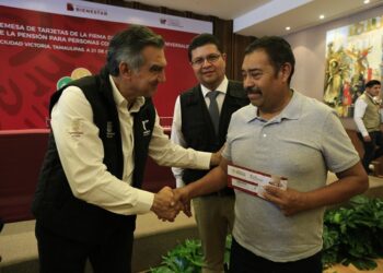 Ayuntamiento de San Fernando entrega despensas y cobertores a familias de pescadores