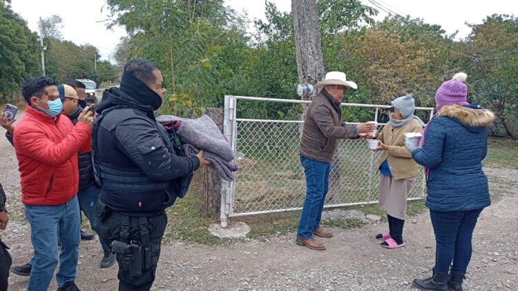 Ayuntamiento de San Fernando entrega despensas y cobertores a familias de pescadores