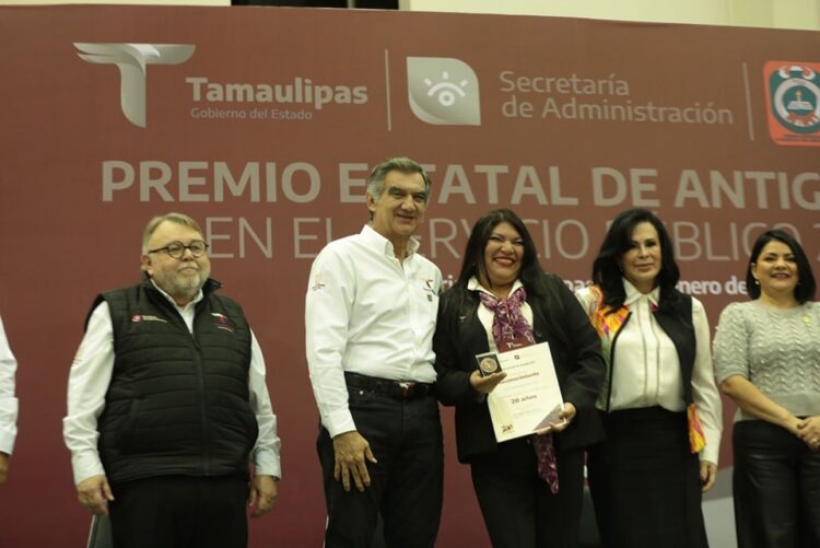 Alcaldesa apoya a niños beisbolistas; «Gigantes de San Fernando agradecen 