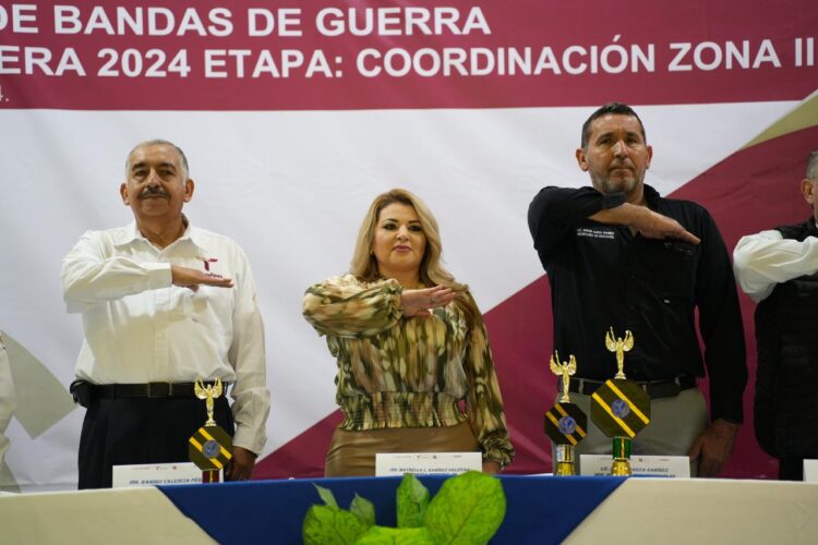 Alcaldesa de San Fernando invitada especial en concurso de escoltas de banderas 2024