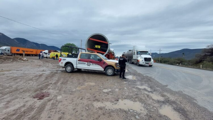 Circulación cerrada en Carretera Federal 101 por paso de calderas
