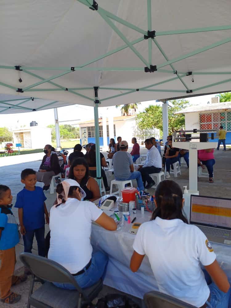 Familias de poblados pesqueros recibieron servicios médicos y medicinas gratuitas