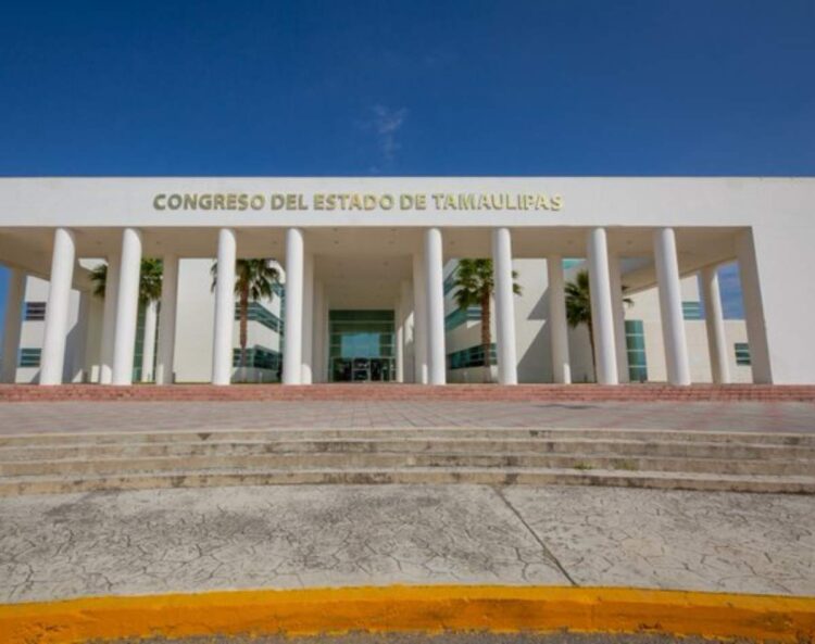 A TAMBOR BATIENTE/¿Y PARA LA DIPUTACION LOCAL DEL DISTRITO XIII?