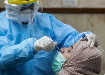 Alertan por nueva ola de COVID; miles casos en últimos días