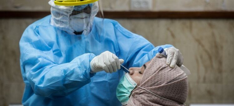 Alertan por nueva ola de COVID; miles casos en últimos días