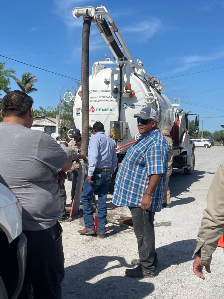 Drenaje sanitario de «González Villarreal» recibe mantenimiento por parte de COMAPA