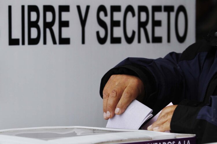 A TAMBOR BATIENTE7 VOTA POR QUIEN QUIERAS… ¡PERO VOTA!